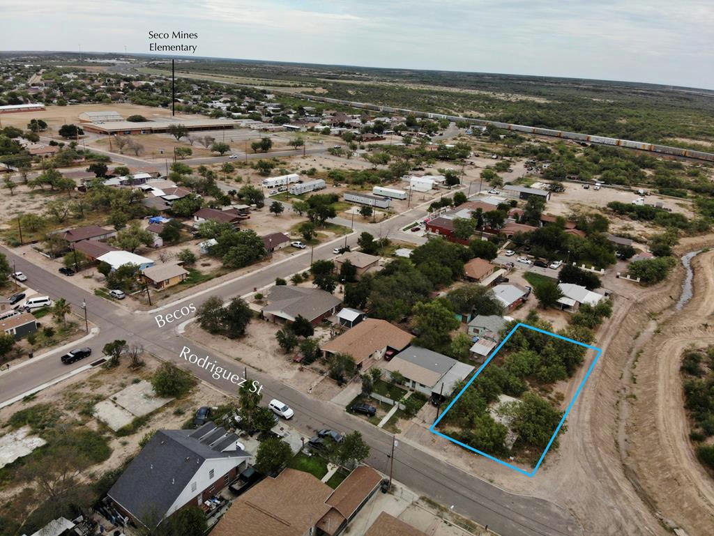 2662 RODRIGUEZ ST, EAGLE PASS, TX 78852, photo 1 of 5